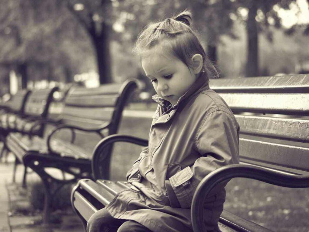 Les traits insensibles-indifférents chez les enfants : caractéristiques, causes et interventions