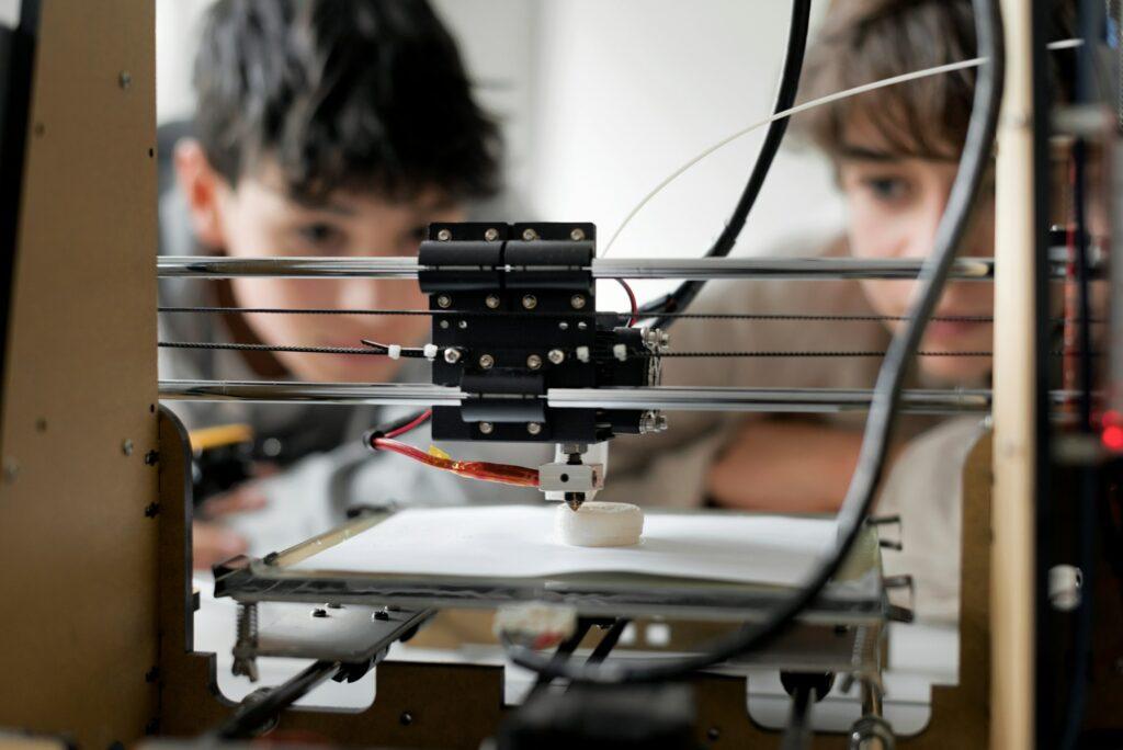 Kids learning 3D printing in the lab