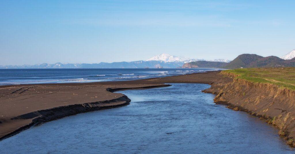 Être extraverti : 7 vertus que vous pouvez apprendre de cette personnalité découvrez l'extraversion, cette qualité qui favorise l'interaction sociale et l'enthousiasme. apprenez comment les personnes extraverties s'épanouissent dans les environnements sociaux et explorent les implications de ce trait de personnalité dans la vie quotidienne.