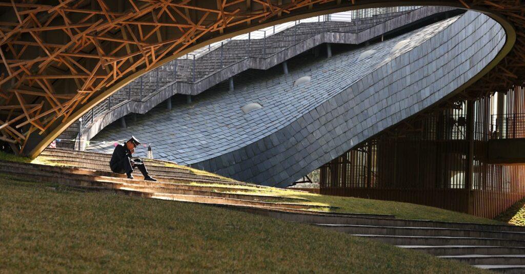 Être seul : les avantages et les inconvénients de passer du temps seul découvrez les nuances de la solitude à travers des réflexions profondes et des témoignages émouvants. explorez son impact sur l'âme humaine, ses défis et ses moments de clarté, pour mieux comprendre ce sentiment universel.