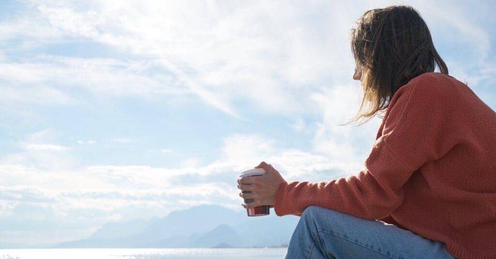 découvrez le monde fascinant des émotions : explorez leurs nuances, découvrez comment elles influencent notre quotidien et apprenez à mieux les comprendre pour enrichir vos relations personnelles et professionnelles.