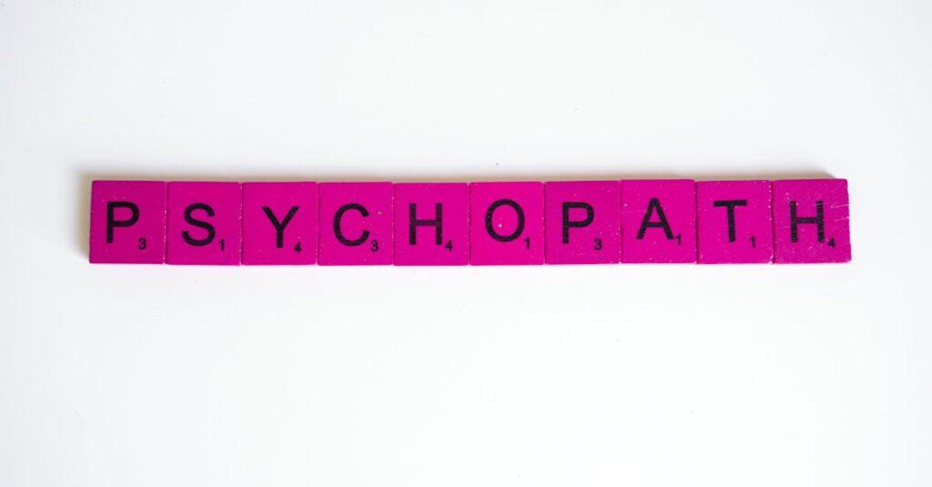 Vous pouvez identifier un psychopathe à la façon dont ils parlent découvrez l'univers fascinant du psychopathe, un archétype complexe de la psychologie. explorez les traits, comportements et mythes associés à cette personnalité intrigante et apprenez à mieux comprendre les mécanismes qui l'animent.