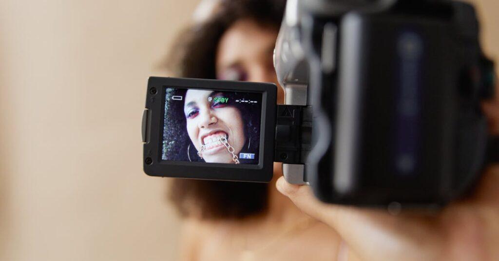 découvrez la technique du 'broken record', un outil puissant pour renforcer votre persuasion et votre assertivité. apprenez à répéter calmement vos messages clés pour faire passer vos idées efficacement. idéale pour les négociations ou face à des résistances!