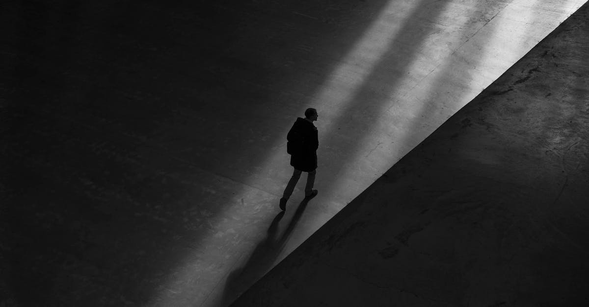 découvrez les différentes facettes de la solitude, ses impacts sur notre bien-être mental et physique, et des conseils pour naviguer à travers ces moments d'isolement. apprenez à transformer la solitude en une opportunité de croissance personnelle et d'introspection.