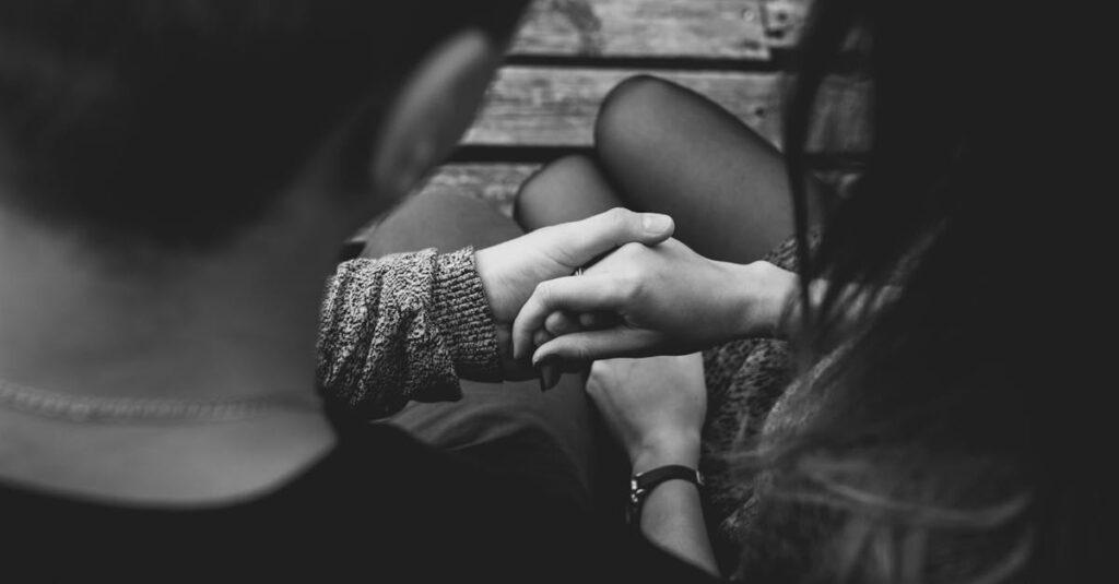 découvrez comment construire et entretenir des relations épanouissantes, qu'elles soient amicales, familiales ou amoureuses. explorez des conseils pratiques et des astuces pour favoriser la communication et la compréhension mutuelle.