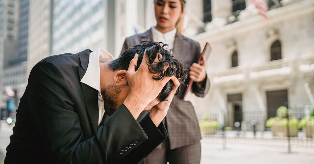 découvrez comment la dépression au travail affecte la productivité et le bien-être des employés. apprenez des stratégies pour identifier, prévenir et gérer la dépression en milieu professionnel, afin de créer un environnement de travail sain et positif.