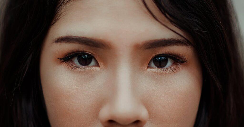 découvrez l'importance des yeux dans notre vie quotidienne, leur anatomie fascinante et des conseils pour en prendre soin. plongez dans l'univers captivant de la vision et apprenez à mieux comprendre ce sens essentiel.