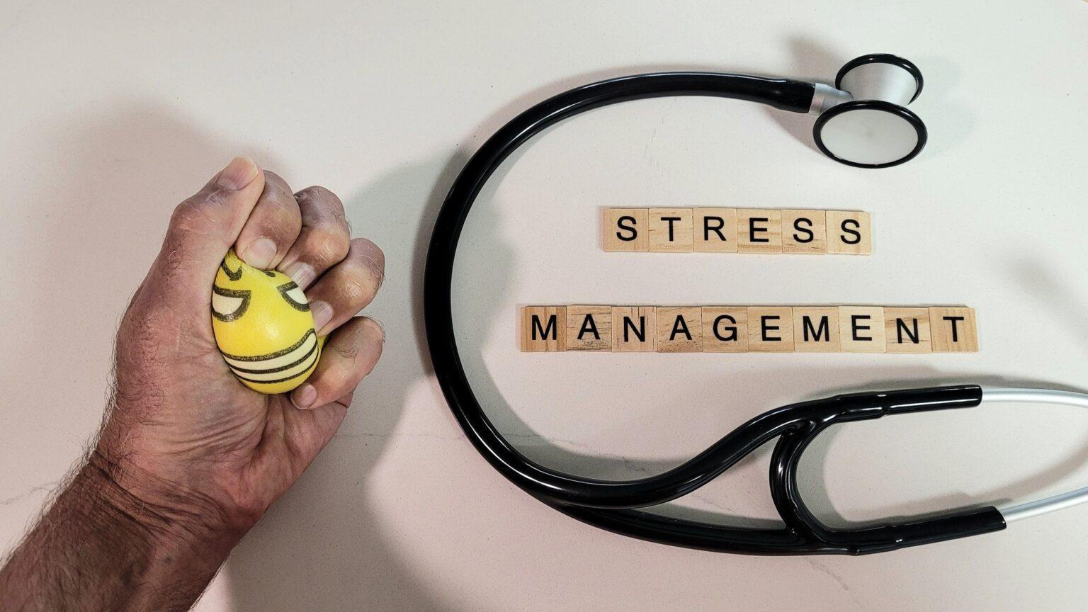 Stress : définition, causes, conséquences et solutions Overhead flat lay in health and medicine with stress management.