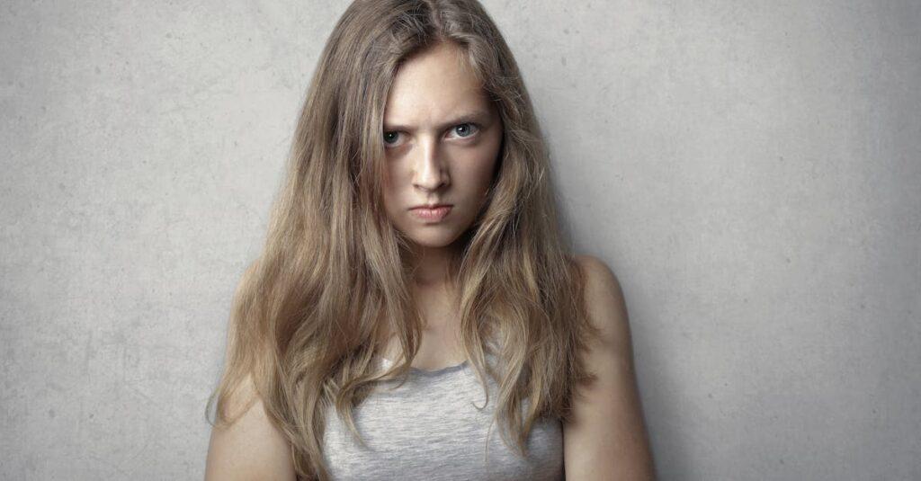 découvrez les nuances de la colère : ses origines, ses effets sur notre santé mentale et physique, et des stratégies pour la gérer efficacement. apprenez à transformer cette émotion puissante en une force positive.