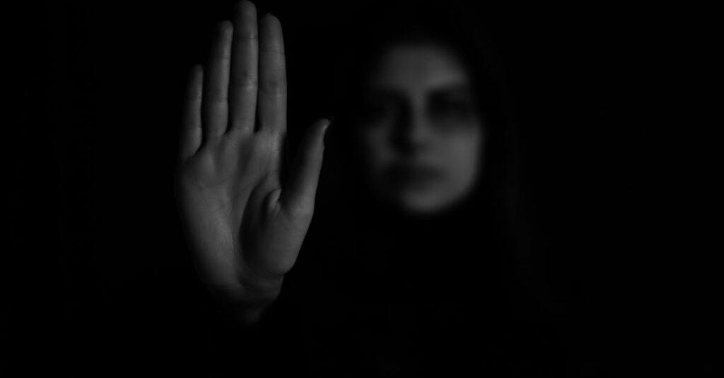 Le déni ou la honte : comprendre les mécanismes psychologiques découvrez la signification du mot 'denial', ses nuances psychologiques et comment cette notion influence nos comportements. explorez les mécanismes de défense liés au déni et leur impact sur la vie quotidienne.