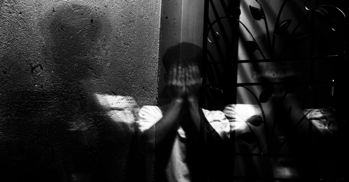 découvrez la peur des hauteurs, une anxiété qui touche de nombreuses personnes. apprenez les causes, les symptômes et les stratégies pour surmonter cette phobie frustrante et vivre pleinement sans être freiné par la vertige.