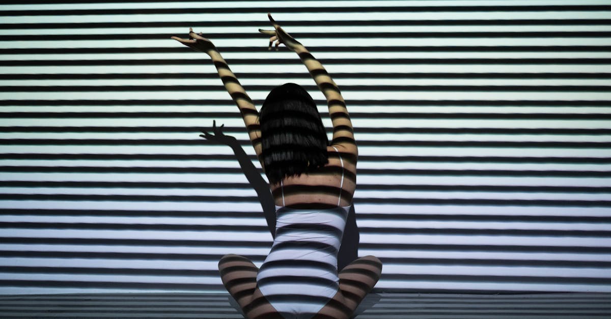 découvrez les hallucinations hypnagogiques, ces phénomènes fascinants qui se produisent entre l'éveil et le sommeil. apprenez à les reconnaître, leurs causes, et comment elles peuvent affecter votre sommeil et votre quotidien.