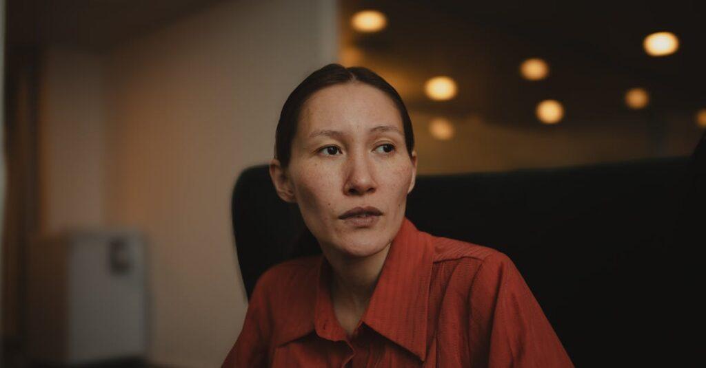 Et si on se regardait un peu derrière le nombril ? découvrez le voyage intérieur de l'introspection : une exploration profonde de soi, qui vous aidera à mieux comprendre vos pensées, vos émotions et vos motivations. plongez dans un processus de réflexion pour favoriser votre croissance personnelle et votre bien-être.