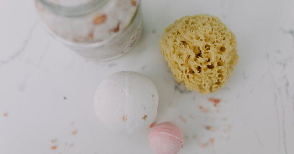 Love bombing : 7 signes qui indiquent cette manipulation amoureuse découvrez le phénomène du love bombing : une manipulation émotionnelle où l'affection excessive est utilisée pour contrôler et influencer l'autre. apprenez à reconnaître ses signes et à vous protéger de cette forme de manipulation amoureuse.