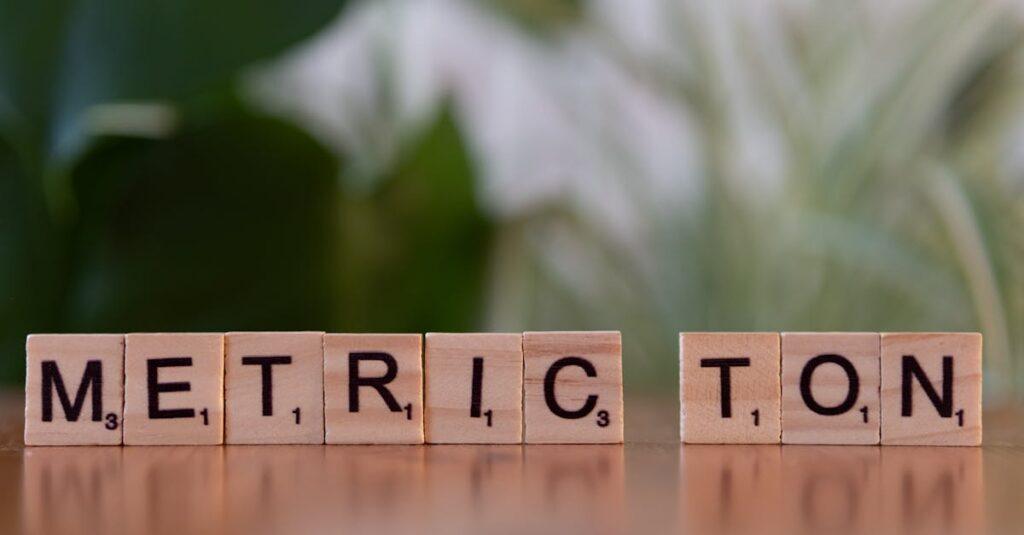 Les 10 principales stratégies de la manipulation de masse découvrez les stratégies de manipulation de masse, techniques psychologiques et influence sociale utilisées pour façonner les opinions et comportements des foules. apprenez à identifier ces tactiques et à les contrer pour préserver votre esprit critique.