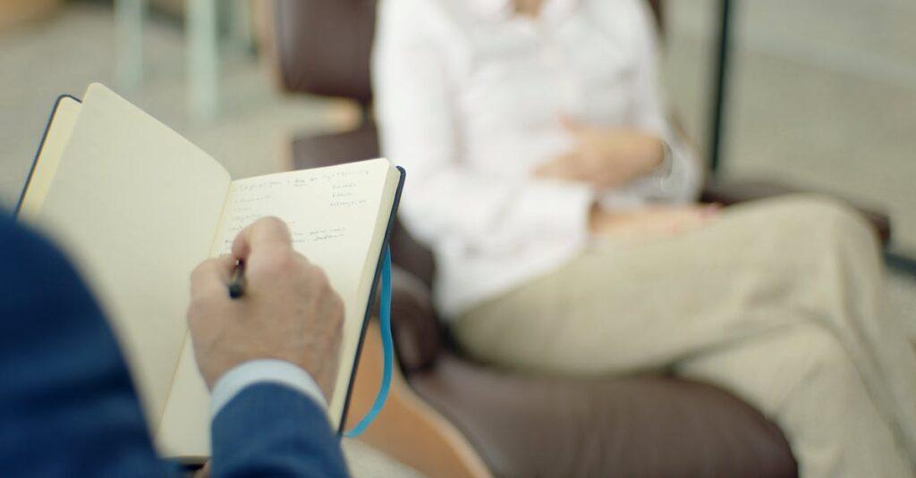 découvrez les principes fondamentaux de la psychanalyse, une méthode d'exploration de l'inconscient qui aide à comprendre les motivations profondes de nos comportements. plongez dans l'univers des rêves, des désirs refoulés et des relations interpersonnelles pour mieux appréhender votre psyché.