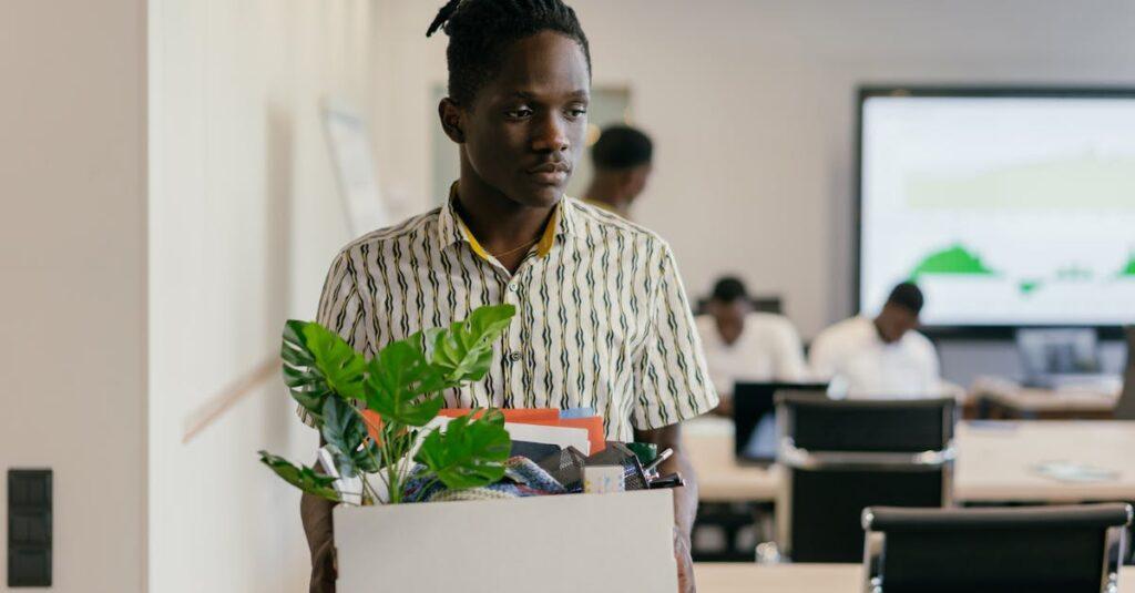 découvrez le syndrome de résignation, une condition rare touchant principalement les enfants, caractérisée par un retrait psychologique et une incapacité à interagir avec le monde extérieur. apprenez-en davantage sur ses causes, ses symptômes et les approches thérapeutiques pour aider les personnes touchées.