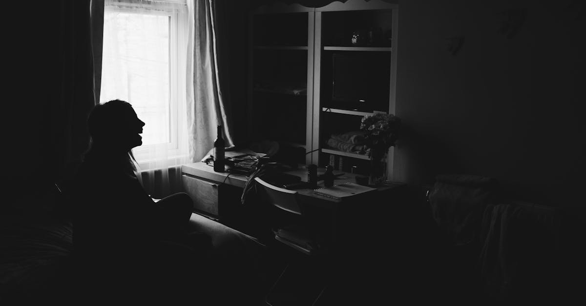 découvrez tout ce qu'il faut savoir sur la schizophrénie : ses symptômes, ses causes, les traitements disponibles et les stratégies de gestion pour améliorer la qualité de vie des personnes affectées.