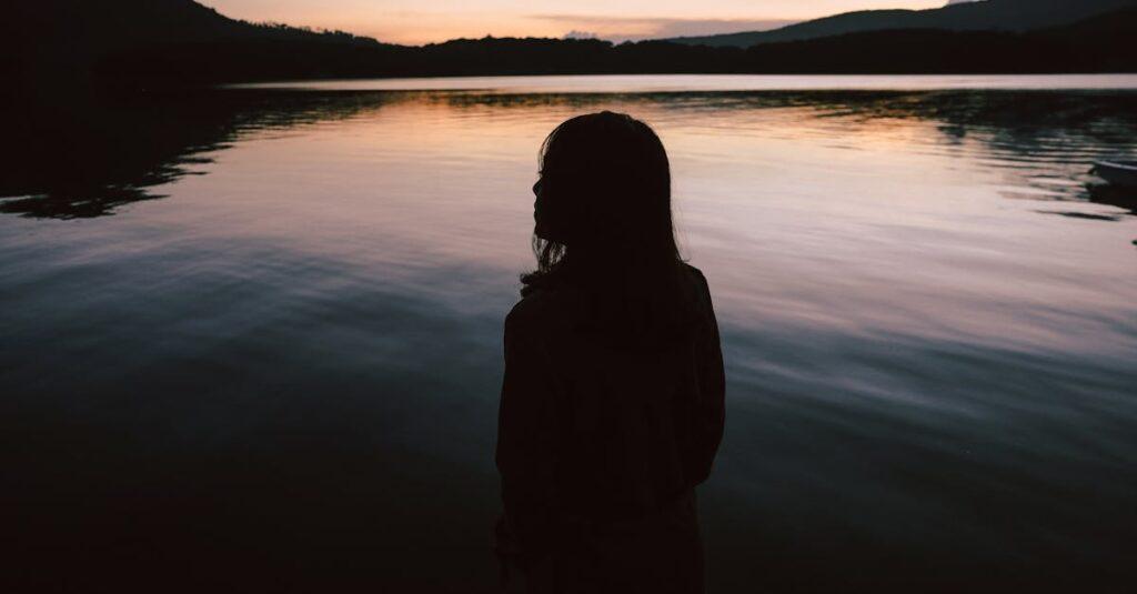 Attaquer par le silence : comprendre l’impact de l’absence de communication découvrez l'essence du silence, une invitation à la réflexion et à la paix intérieure. apprenez comment le silence peut transformer votre quotidien et favoriser une meilleure connexion avec vous-même et votre environnement.