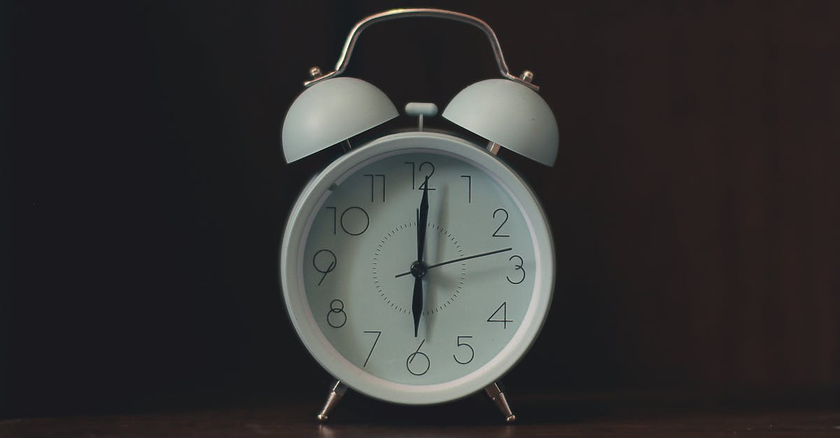 découvrez notre collection d'horloges modernes et élégantes, parfaites pour embellir votre intérieur tout en vous offrant une lecture du temps précise. explorez des designs variés qui s'intègrent à tous les styles de décoration.