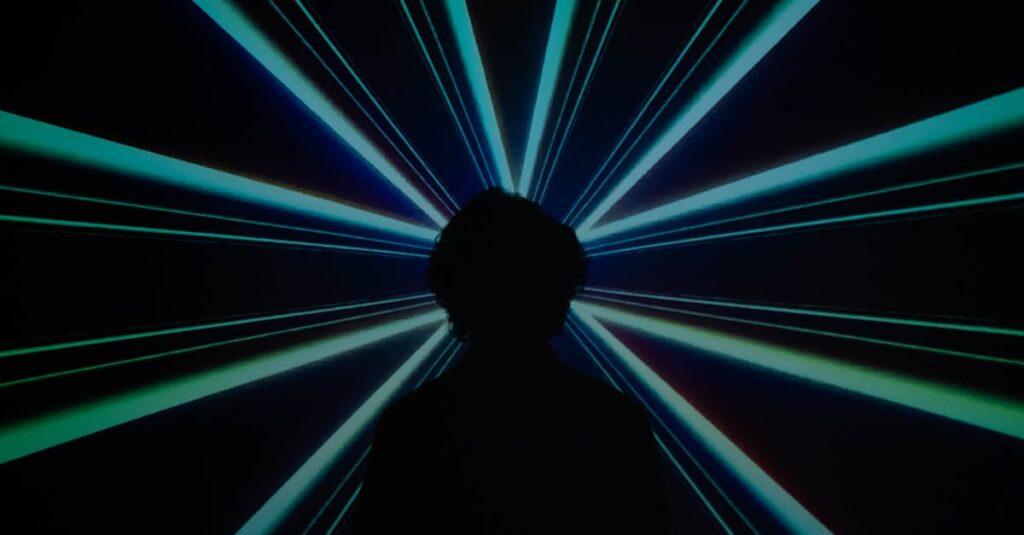 Comprendre les hallucinations : types, causes et stratégies pour y faire face découvrez les différentes facettes des hallucinations, leurs causes, leurs types et comment elles peuvent influencer la perception de la réalité. plongez dans le monde fascinant de l'esprit humain et apprenez à reconnaître les signes et les traitements possibles.