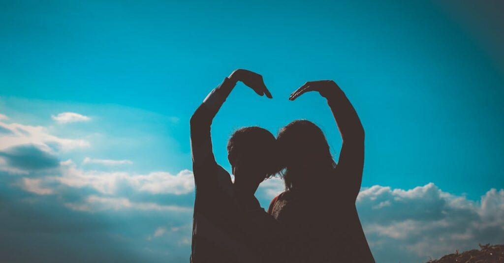 Les 4 piliers du couple qui fonctionne : une approche psychologique découvrez l'essence des relations humaines : amour, amitié, et connexion. explorez des conseils pratiques pour renforcer vos liens et naviguer les défis relationnels.