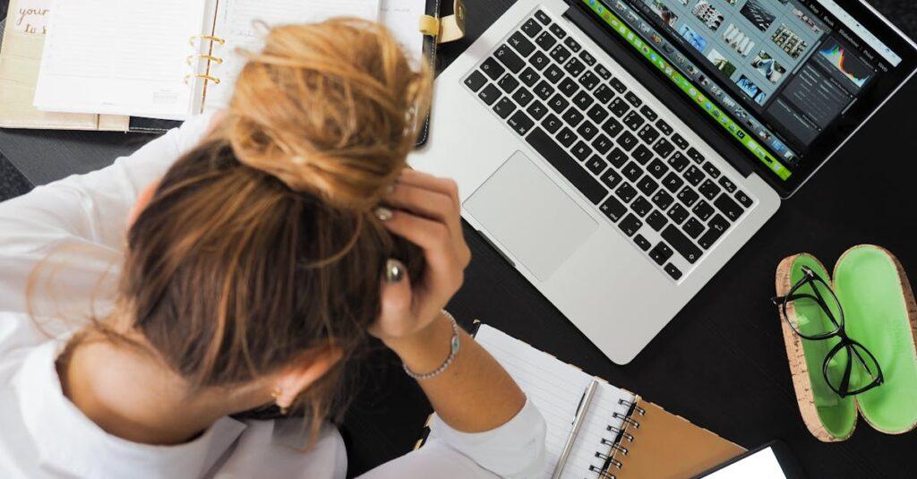 Apprendre à garder son calme face aux situations stressantes découvrez des techniques efficaces de gestion du stress pour améliorer votre bien-être au quotidien. apprenez à mieux gérer vos émotions, à réduire l'anxiété et à retrouver un équilibre entre vie professionnelle et personnelle grâce à nos conseils pratiques.