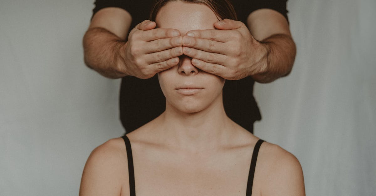 découvrez les nuances de la dépendance émotionnelle : ses causes, ses effets sur les relations, et des conseils pour retrouver votre autonomie émotionnelle. apprenez à cultiver des liens sains et équilibrés pour une vie épanouissante.
