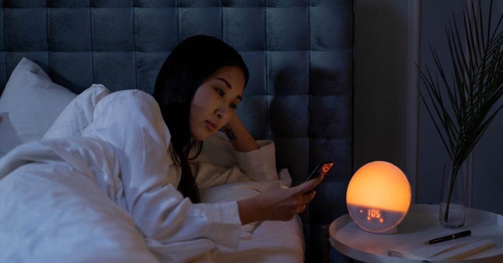 découvrez les causes et les solutions à l'insomnie, ce trouble du sommeil qui affecte des millions de personnes. apprenez des techniques efficaces pour améliorer la qualité de votre sommeil et retrouver une vie plus équilibrée.