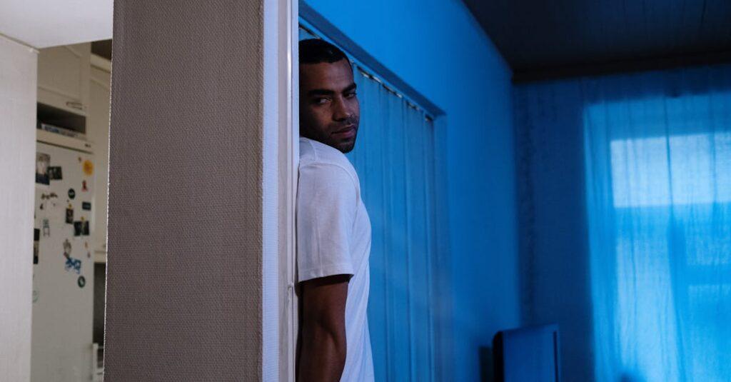 découvrez 'paranoid', une exploration captivante des thèmes de la méfiance et de l'angoisse dans un monde moderne. plongez dans un récit intrigant qui questionne la nature de la réalité et de la vérité, tout en dévoilant les luttes internes d'un protagoniste confronté à ses propres démons.