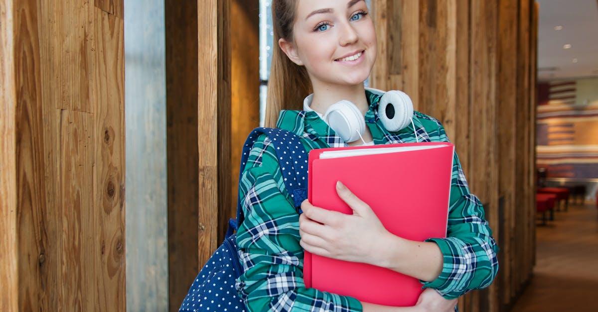 découvrez tout sur la phobie scolaire : causes, symptômes et solutions pour aider les enfants à surmonter leur peur de l'école. apprenez à reconnaître les signes et à aider efficacement votre enfant à retrouver confiance en lui.