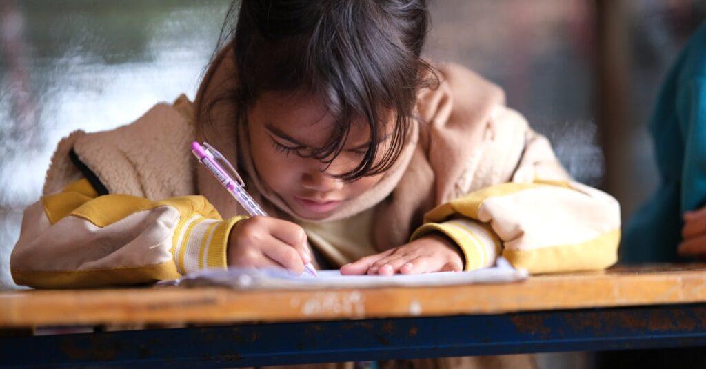 Comprendre la phobie scolaire : symptômes et solutions la phobie scolaire est un trouble émotionnel où les jeunes éprouvent une peur intense et irrationnelle de l'école. cette condition peut entraîner des absences prolongées et des difficultés d'apprentissage. découvrez les causes, les symptômes et les stratégies pour surmonter la phobie scolaire, afin d'aider les enfants à retrouver confiance et succès dans leur parcours éducatif.