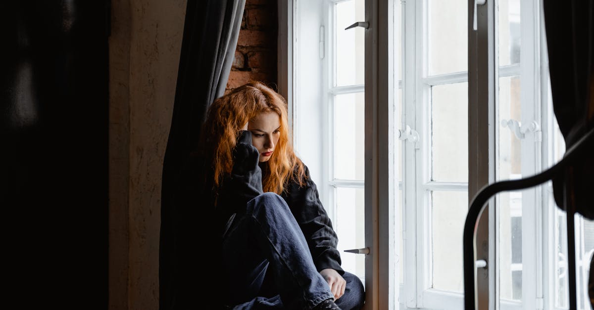découvrez les symptômes de la dépression sévère, un trouble affectif grave qui impacte la vie quotidienne. apprenez à reconnaître les signes, les effets sur la santé mentale et physique, ainsi que les options de traitement disponibles.