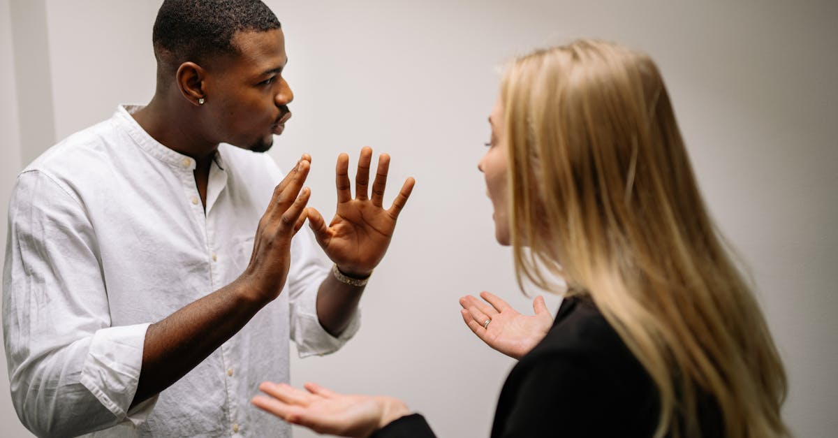 découvrez tout ce que vous devez savoir sur l'anxiété sociale : ses causes, ses symptômes et des stratégies efficaces pour la surmonter. apprenez à mieux comprendre cette condition et à améliorer votre bien-être social.