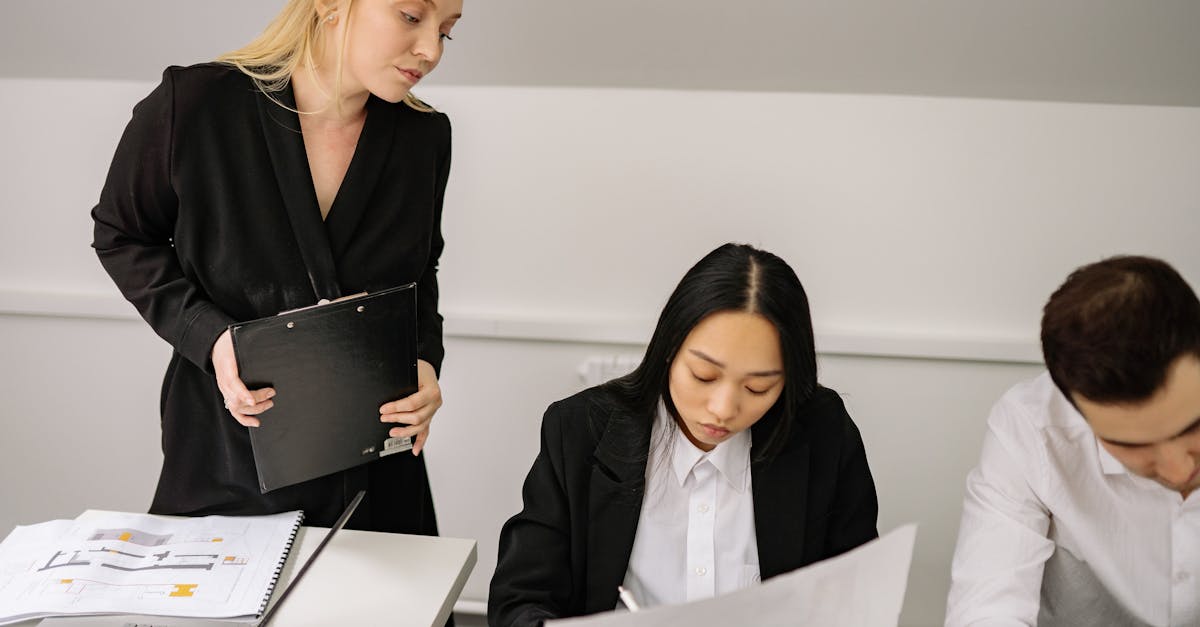 découvrez comment surmonter l'anxiété sociale avec des stratégies pratiques et des conseils d'experts. apprenez à gérer le stress et à améliorer votre confiance en soi pour mieux interagir avec les autres.