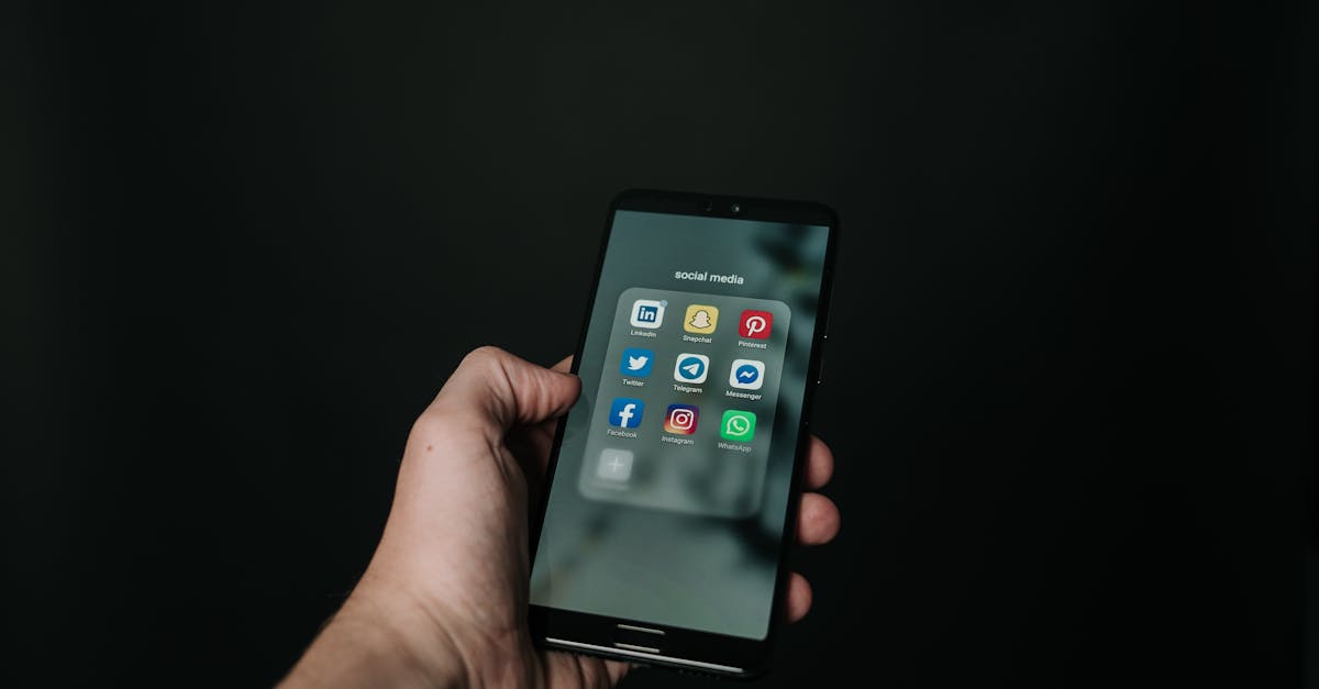 découvrez le trouble de la communication sociale : ses symptômes, causes et stratégies d'intervention pour améliorer les compétences sociales et la communication chez les individus touchés.