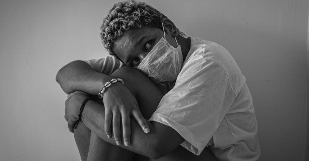 découvrez le phénomène de la contagion émotionnelle, où les émotions d'une personne peuvent influencer celles des autres. plongez dans les mécanismes psychologiques et sociaux qui régissent cette interaction, et apprenez comment les émotions se propagent dans nos relations et au sein des groupes.