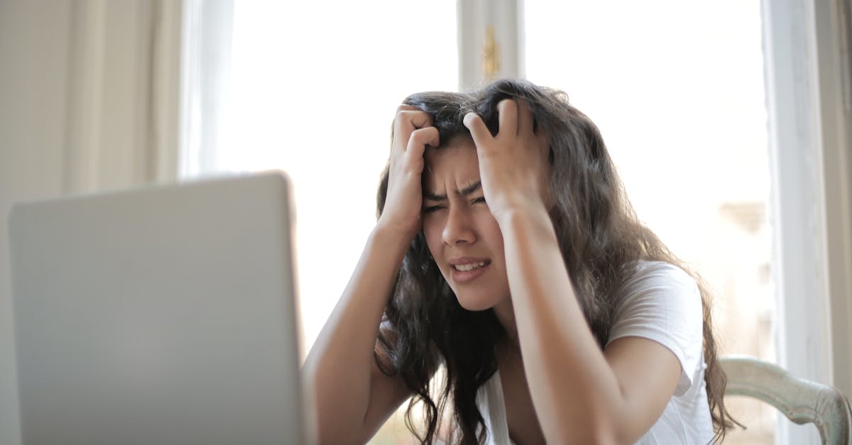 découvrez les causes, symptômes et traitements des maux de tête. apprenez comment prévenir les migraines et soulager la douleur avec des conseils pratiques et efficaces.