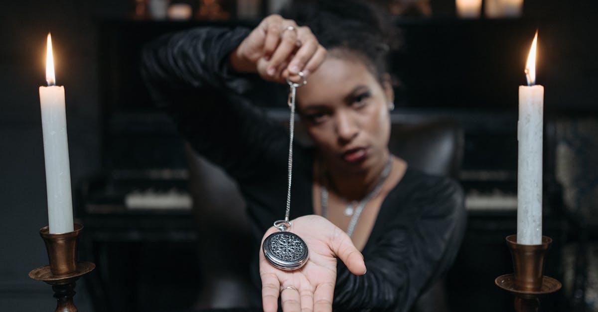 découvrez l'hypnose, une méthode efficace pour améliorer votre bien-être, surmonter des phobies, gérer le stress et booster votre confiance en vous. explorez les bienfaits de cette pratique fascinante qui allie science et relaxation.