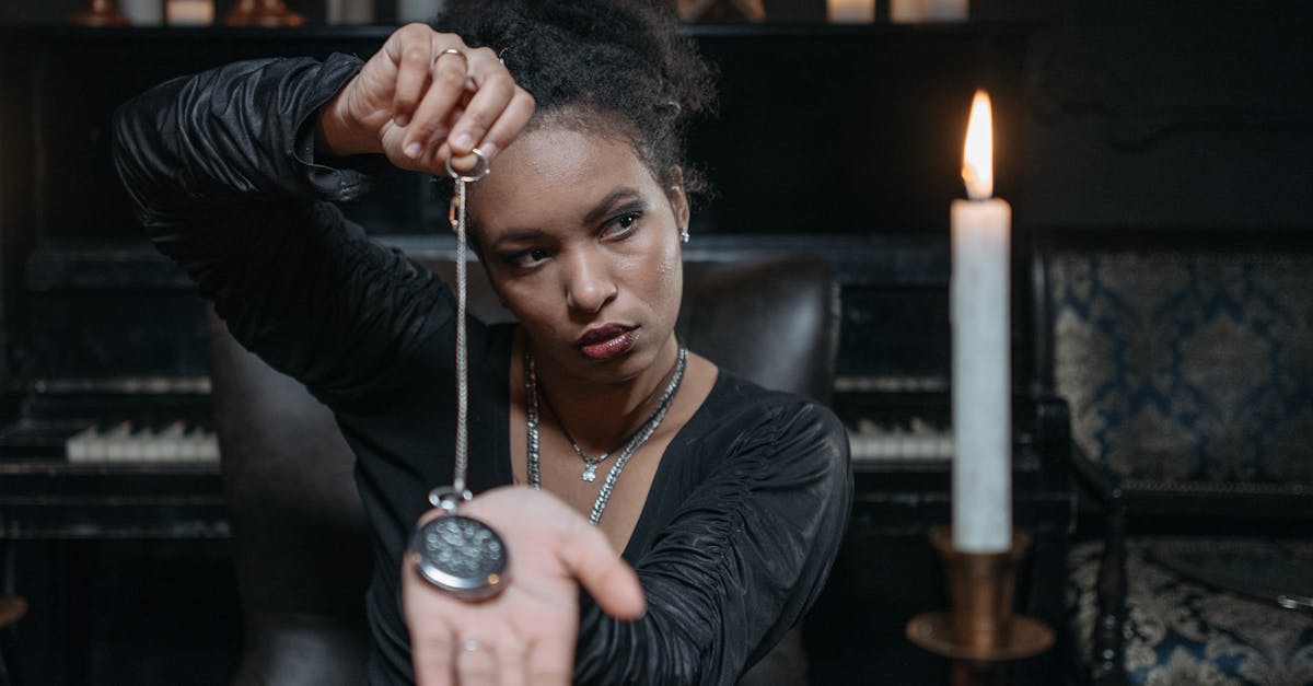 explorez le monde fascinant de l'hypnose, une pratique puissante qui peut transformer votre esprit et améliorer votre bien-être. découvrez ses applications dans la gestion du stress, la réduction de la douleur et le développement personnel. plongez dans les techniques et les bénéfices de l'hypnose.