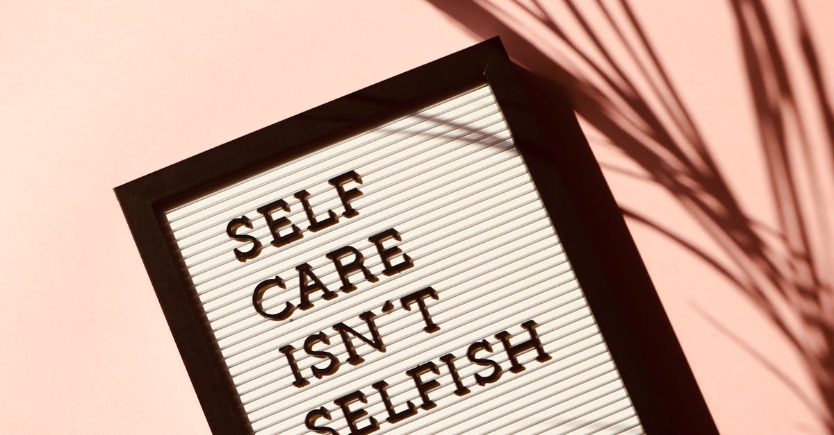 découvrez les bienfaits de la mindfulness, une pratique visant à cultiver la pleine conscience et à améliorer votre bien-être mental. apprenez des techniques simples pour gérer le stress, augmenter votre concentration et vivre pleinement l'instant présent.