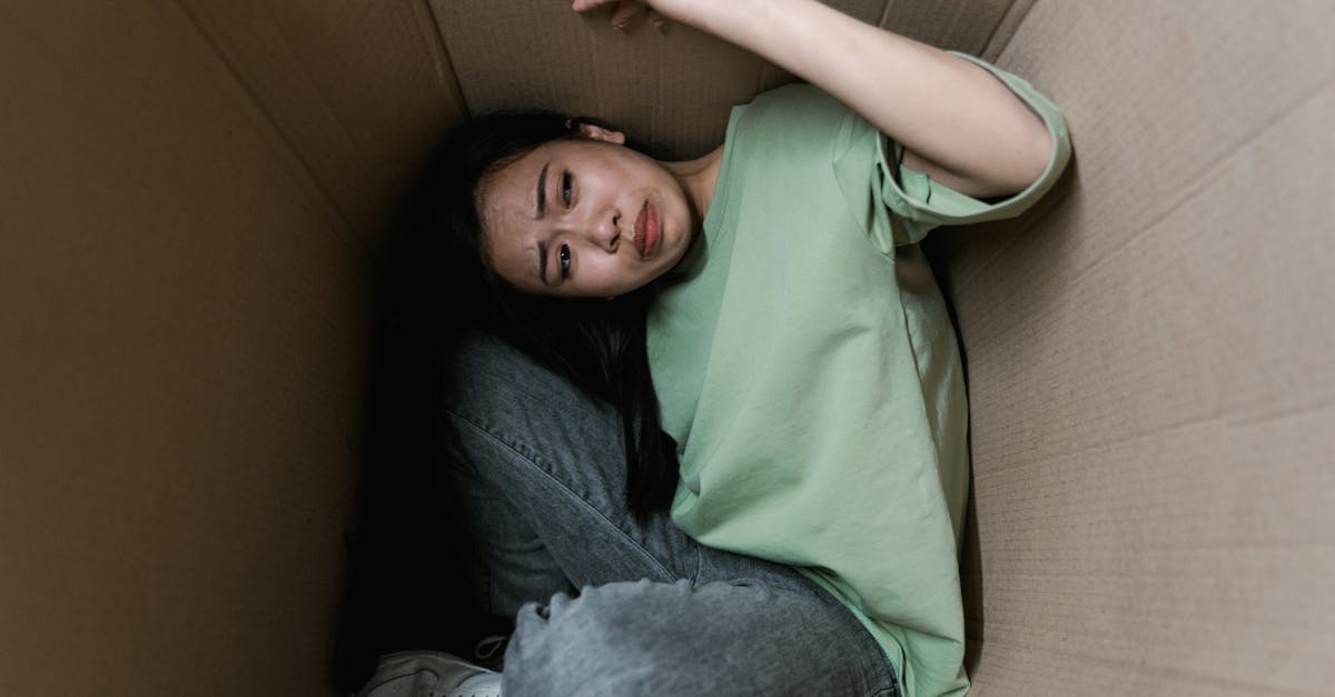 découvrez le monde complexe des phobies : types, causes, symptômes et solutions pour surmonter vos peurs les plus profondes. apprenez à comprendre et à gérer ces angoisses pour améliorer votre bien-être.