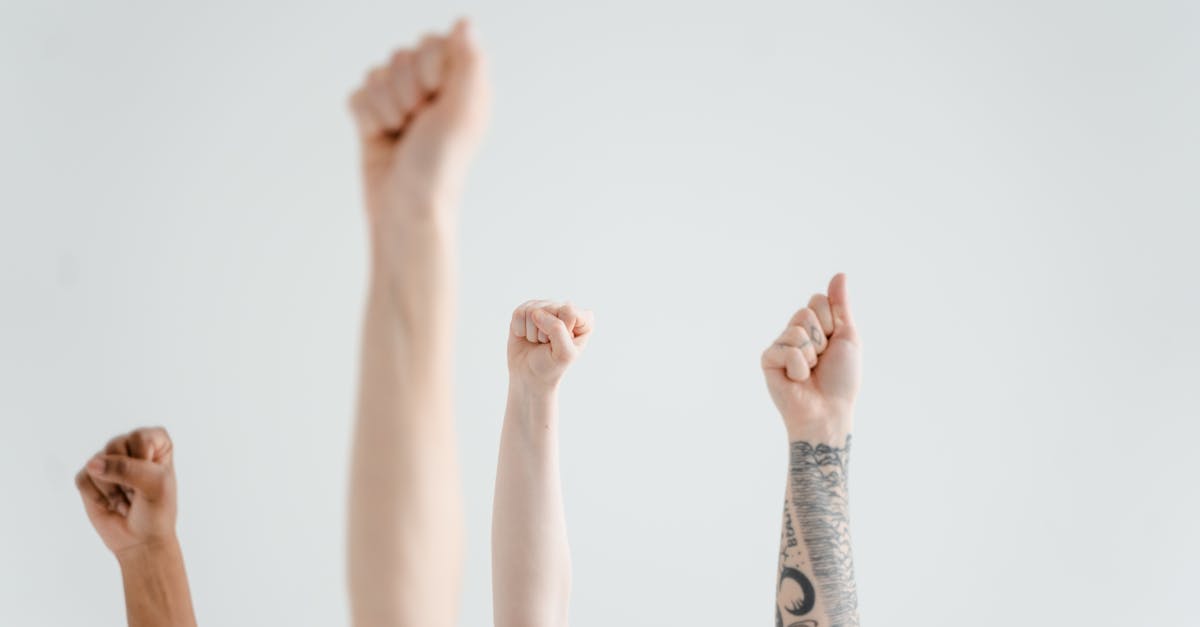 découvrez le concept de résistance, une notion essentielle en physique et en psychologie. explorez comment la résistance s'applique dans divers domaines, des circuits électriques à la gestion des émotions et des défis quotidiens. apprenez à surmonter les obstacles et à renforcer votre force intérieure.