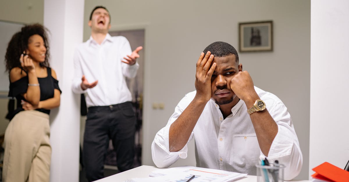 découvrez comment surmonter l'anxiété sociale et améliorer vos interactions quotidiennes. explorez des conseils pratiques, des stratégies de gestion et des ressources pour mieux comprendre et gérer l'anxiété liée aux situations sociales.