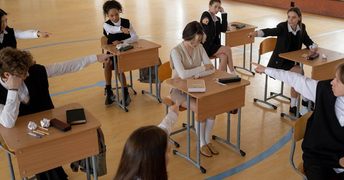 découvrez ce qu'est l'anxiété sociale, ses causes, ses symptômes et des conseils pour la surmonter afin d'améliorer votre bien-être et vos relations au quotidien.