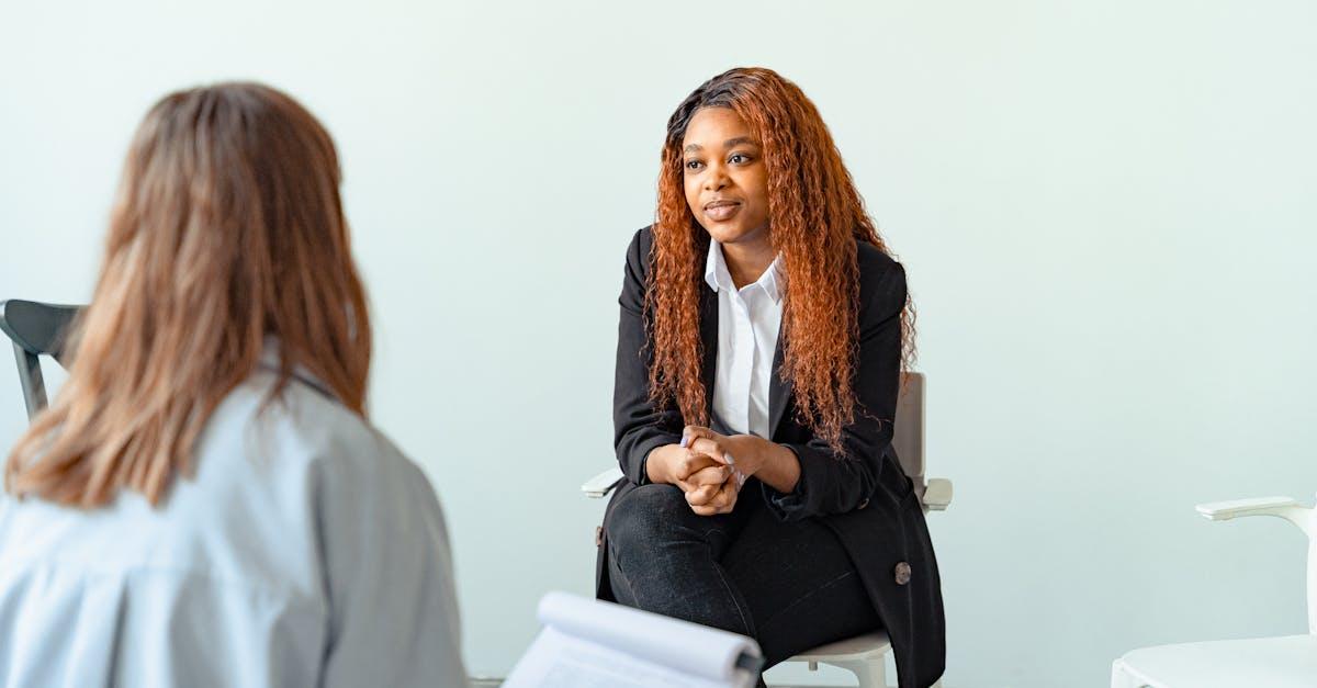 découvrez la thérapie cognitivo-comportementale, une approche efficace pour comprendre et modifier les pensées et comportements négatifs afin d’améliorer le bien-être mental et émotionnel.