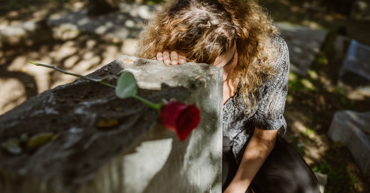 découvrez ce qu'est l'anxiété face à la mort, ses symptômes, ses causes et des conseils pour mieux la comprendre et la surmonter au quotidien.