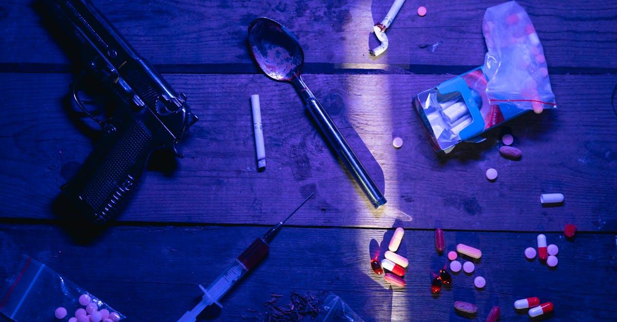 découvrez la maladie de huntington : ses causes génétiques, ses symptômes, son évolution et les options de prise en charge. informez-vous sur ce trouble neurodégénératif rare.