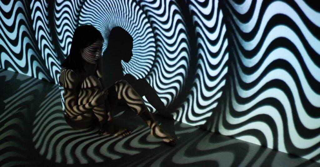 découvrez l'hypnose, une technique puissante de relaxation et de transformation. apprenez comment l'hypnose peut vous aider à gérer le stress, améliorer votre bien-être et atteindre vos objectifs personnels.