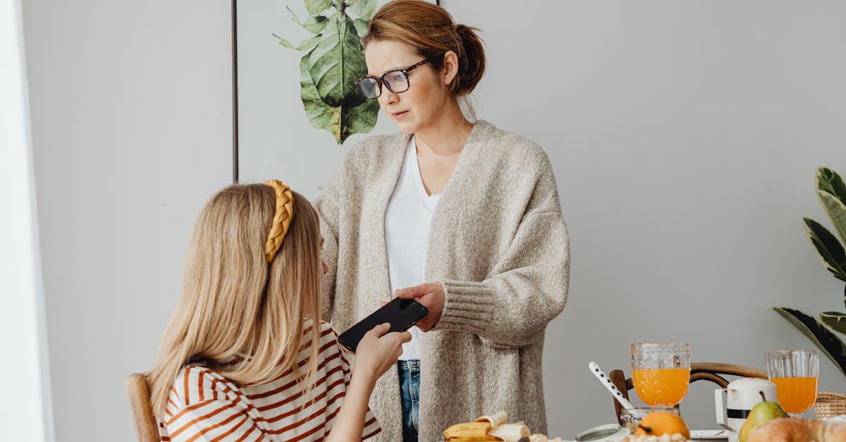 découvrez comment gérer et surmonter les conflits mère-fille, renforcer votre relation et favoriser une meilleure compréhension mutuelle grâce à des conseils pratiques et bienveillants.